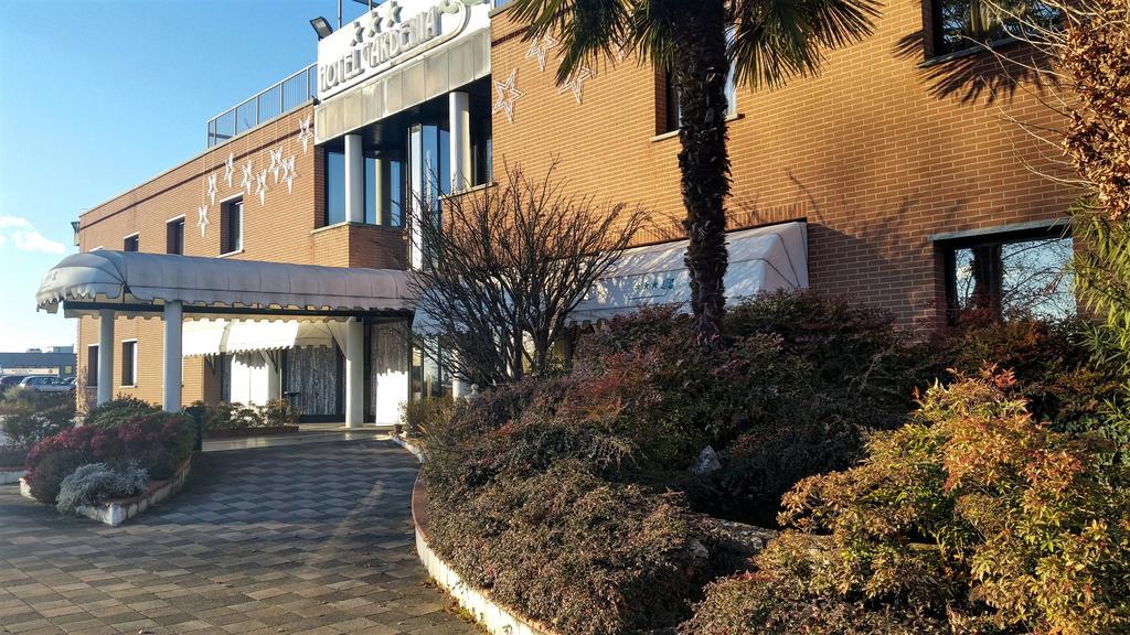 Hotel Gardenia Cermenate Εξωτερικό φωτογραφία