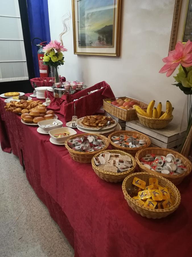 Hotel Gardenia Cermenate Εξωτερικό φωτογραφία